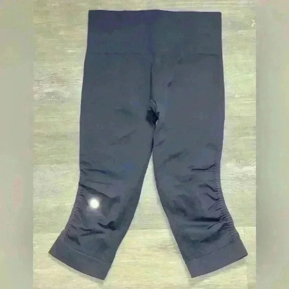 Lululemon in the flow cropped seamless leggings size 4 - Picture 2 of 6